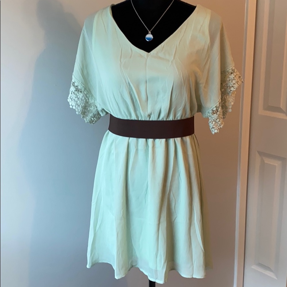 💥ALTARD STATE Lace Sleeve Dress
